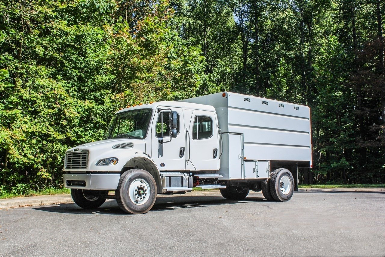 Freightliner M2106 4x2 Crew Cab Chip Truck